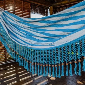 Rede Listrada com Franja em Croche Azul Claro